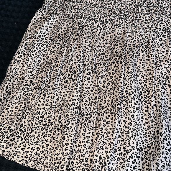 Urban Romantics Women Cheetah Leopard Print Short Sleeve Blouse Top - Picture 3 of 4